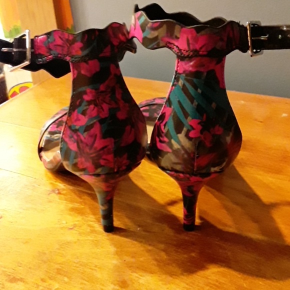 Shoes - Picture 3 of 3